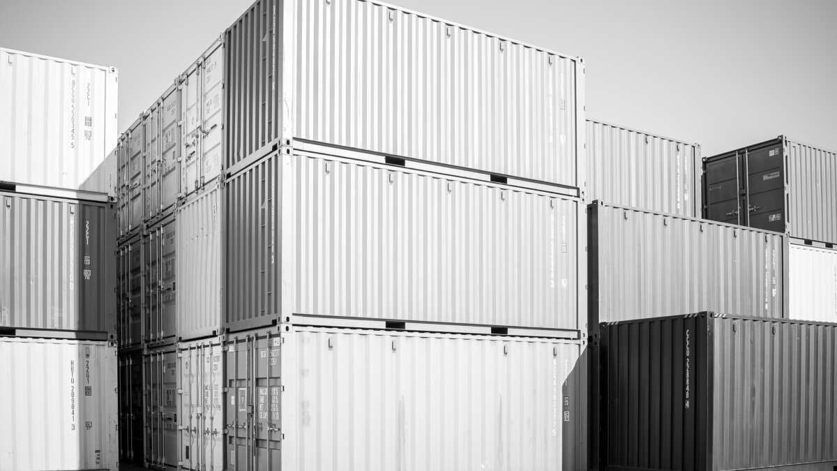 Container stehen aufeinander