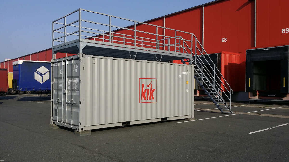 Schneepodest am Container