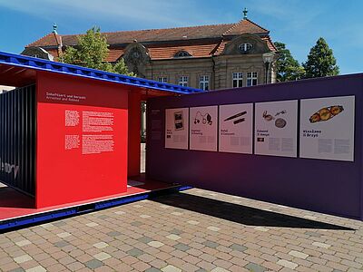 Umgebauter Seecontainer als Wanderausstellung